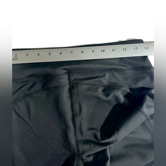 Under Armour Mid Rise Cropped Legging Medium Black Legging Medium - Picture 5 of 5